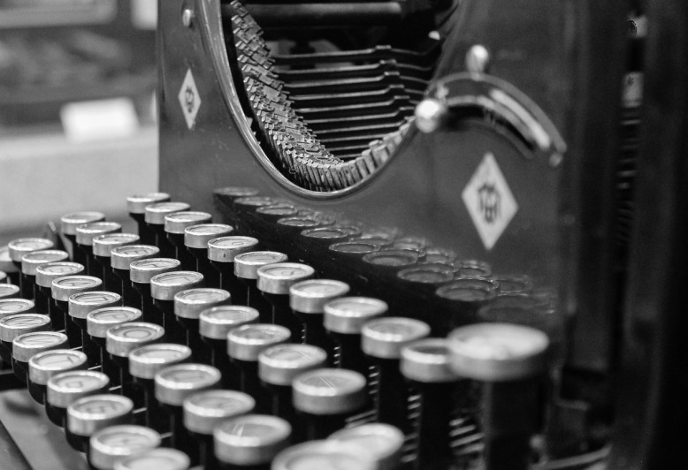 typewriter-923261_1280.jpg